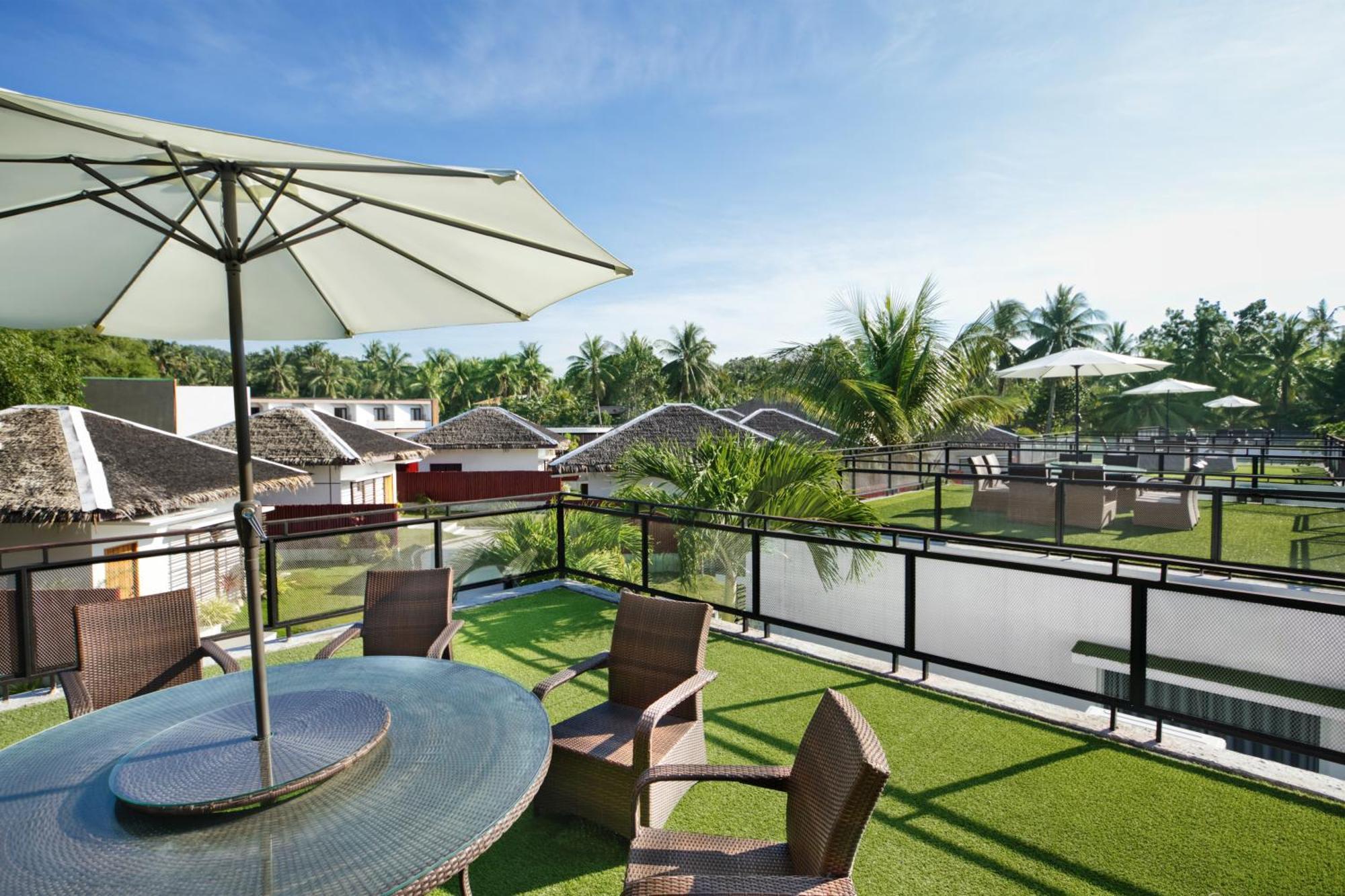 Secret Garden Resort & Villas Panglao Island Biking Екстер'єр фото